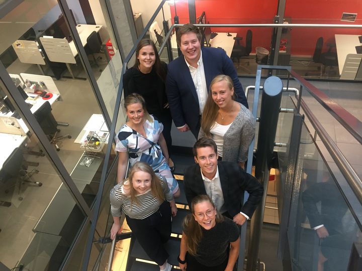 Vi har norges beste studenter på laget i sommer. 7 av topp 10 til sommerjobben som konsernsjef jobber i ulike summer internships, i tillegg begynner vinneren som konsernsjef i august. Foto: Adecco