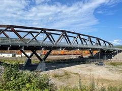 Det er komplisert å sette inn midlertidig bru for Norsenga bru på E16 i Kongsvinger blant annet fordi den går over jernbanen. (Foto: Jørn Jakobsen / Statens vegvesen)