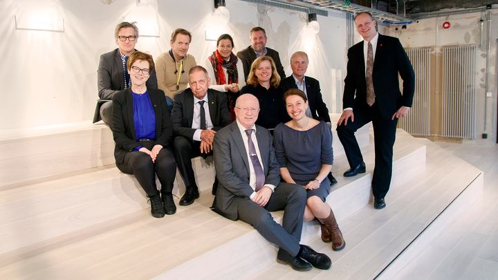 Mobilitets- og teknologirådet. Fra venstre: Bjørn Erik Thon, Elisabeth Enger, Rolf Assev, Terje Moe Gustavsen, Alexandra Bech Gjørv, Torstein Olsen, Bernt Reitan Jenssen, Kirsti Slotsvik, Silvija Seres, Dag Falk-Petersen, Ketil Solvik-Olsen. Berit Svendsen og Hege Skryseth var ikke tilstede da bildet ble tatt. Foto: Tor Midtbø/SD