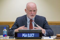 Fijis ambassadør Peter Thomson er valgt til president for FNs generalforsamling. Detet bildet er fra et møte i juni, hvor han talte til G77-landene. Foto: UN Photo/JC McIlwaine