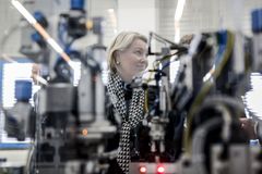 Næringsminister Monica Mæland i Tyskland for å lære med om robotisering og automatisering. Foto: Håkon Jacobsen, NFD