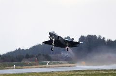 F-35 tek av på Ørland. Foto: Torbjørn Kjosvold, Forsvaret