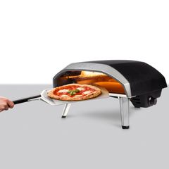 Oonis pizzaovner er populære og når raskt over 400 grader.