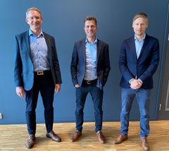 F.v. Steinar Fossen, styreleder i Piscada, Per Arve Ekle, leder for GK Byggautomasjon og Kyrre Isaksen, CEO Piscada.