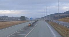 Det skal legges ny asfalt på E6 mellom Steinkjer og Mære. Foto: Google maps street view.