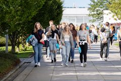 Nærmere 2500 elever inntar UiS på Åpen dag.