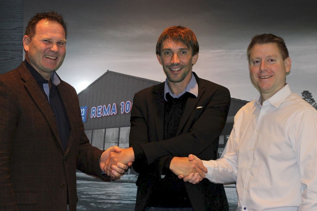 Fra høyre: Trygve Nielsen, leder for marked og kommunikasjon BSK/NC, Vidar Riseth, sponsorsjef i REMA 1000 og Norway Cup sin Generalsekretær Tony Isaksen.