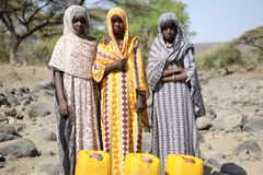 Mange står nå ovenfor vanskelige valg i Etiopia. Tre personer er maks antall mennesker som kan samles. Foto: Utviklingsfondet.