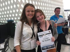 Kaja Brekke  (18) har allerede håvet inn premiepenger i internasjonale bridgeturneringer.  Hun blir en av elevene på Toppidrett Bridge. Foto: Svein-Erik Dahl.