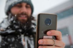 Du må ha dekning på telefonen også når du må ringe nødetatene. Foto: Gunstein Myre