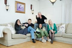 Robert Michael Scott, hans kone Beate Gullaksen og barna Julia, Michelle og Christopher. Foto:Eivind Senneset/TV2
