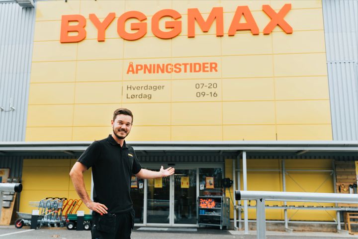 Butikksjef Andreas Andersom ønsker alle Mossinger med hjerte for hjemmefiksing velkommen til nytt og større varehus i Vestby.