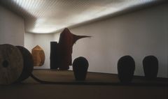 Installasjonsfoto fra utstillingen Magdalena Abakanowicz. Organiske strukturer, 1977. Foto: Henie Onstad arkiv