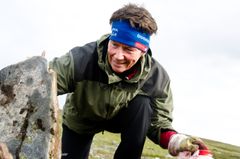 Mange gir av sin fritid til leirer, festivaler og idrettsstevner som arrangeres i løpet av sommeren. Her på dugnad for DNT. Foto: Sindre Thoresen Lønnes /DNT