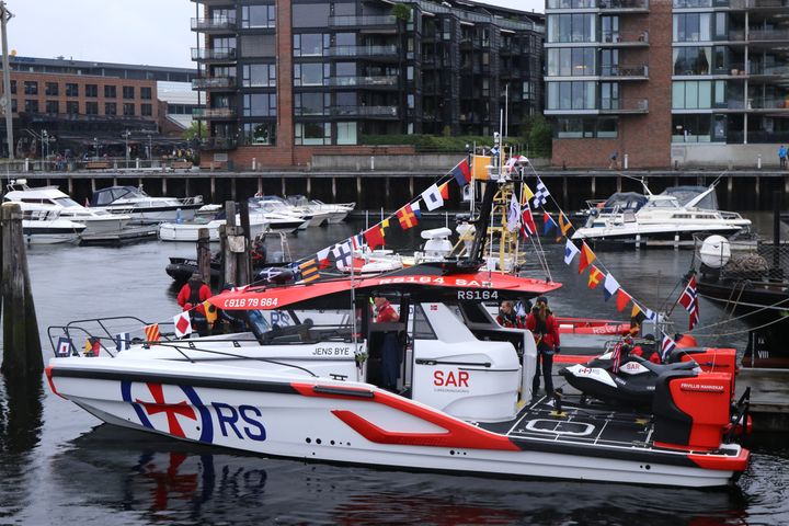 RS 164 «Jens Bye», Trondheimsfjordens nye redningsskøyte, ble lørdag høytidelig døpt ved Krigsseilerplassen i Trondheim
