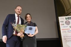 Landbruks- og matminister Jon Georg Dale og Elin Rasten Brunsdon, spesialrådgiver fra Animalia.