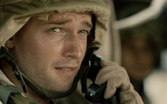 Patrick Schwarzenegger i en scene fra «The Long Road Home». Foto: National Geographic