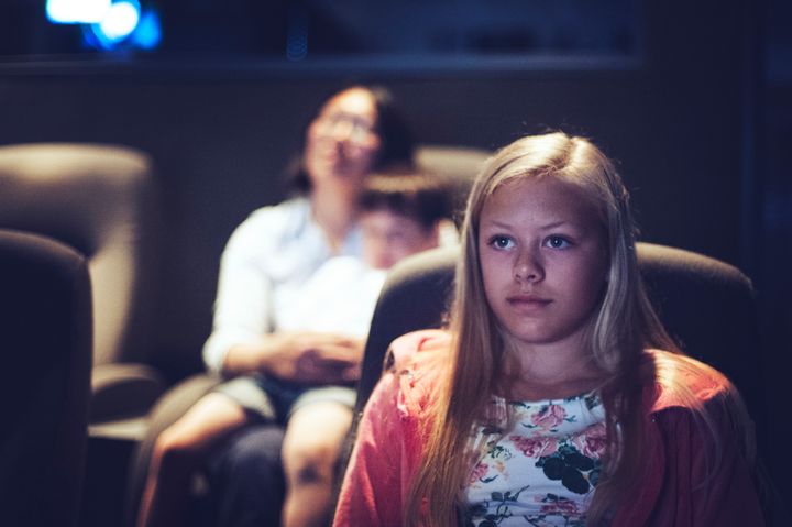 Koronaen påvirker antallet filmer som settes opp på norske kinoer. Medietilsynet satt aldersgrense på tjue prosent færre kinofilmer i 2021 sammenlignet med før koronaen i 2019. Foto Medietilsynet