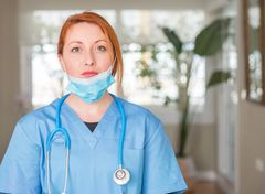 HAR BLITT KRENKET PÅ JOBB: 1 av 5 ansatte i offentlig sektor opplever å ha blitt krenket på jobb, viser FINNs årlige jobbundersøkelse. Foto: Shutterstock.