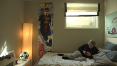 Odin Thiago Holm er multitalentet som gjør spektakulære stunts på trampoline, på stupebrettet og med ball.