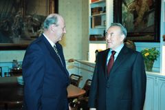 Kasakhstans president Nursultan Nazarbayev i samtale med kong Harald V. Oslo, 3. april 2001
Foto: arkivet til Kasakhstans første president
