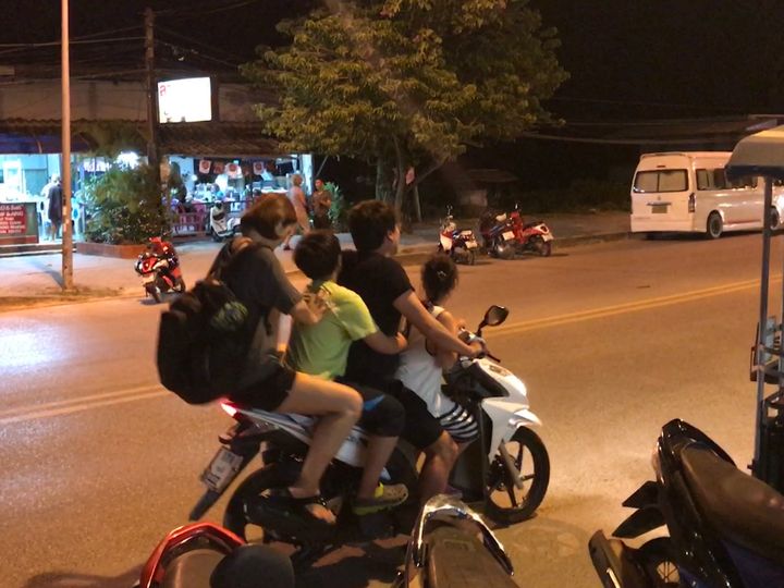 Trygg Trafikk og If anbefaler at du dropper mopedkjøring i Thailand. Foto: Jon Berge/If