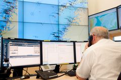 Når AIS prototypen kommer i stabil drift i 2017 vil den begynne å sende live trafikkdata til sjøtrafikksentralen i Vardø. Dette vil styrke sjøtrafikksentralens overvåking av risikotrafikk utenfor Svalbard. Foto: Bjarne Riesto/Kystverket.