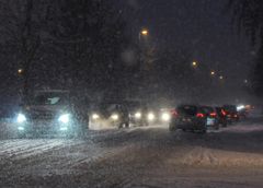 Snøvær og fortsatt kaldt kan gi glatte veger på Østlandet. Kjør etter forholdene! (Foto: Knut Opeide, Statens vegvesen)