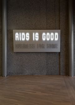 Elmgreen & Dragset, Aids is Good, Business for Some, 2011. Installasjonsfoto: Øystein Thorvaldsen / Henie Onstad Kunstsenter