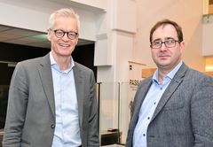 Jørn Leonhardsen (tv) , direktør i informasjonsforvaltning i Skatteetaten og leder av moderniseringsprogrammet i UDI, Marius Mølmen Moen er fornøyd med å ha forenklet innflytting for 25.000 utlendinger til Norge hvert år.