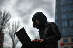 En ny undersøkelse viser at halvparten av oss ikke vet om e-posten har blitt hacket. Foto: iStock
