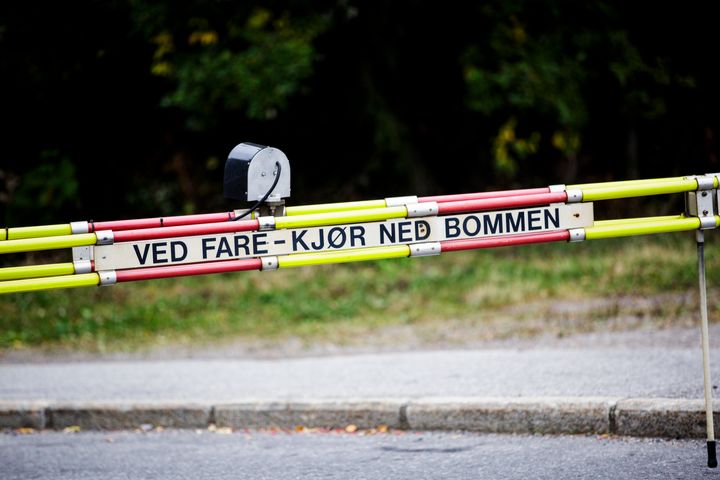 "Ved fare - kjør ned bommen". Foto: Adrian Nielsen, Bane NOR.