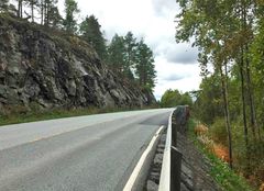 I november starter anleggsarbeidet langs rv. 22 ved Tranga sør for Rakkestad sentrum. Men allerede nå er det satt opp lysregulering for å bedre sikkerheten til trafikantene.