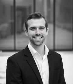 Håkon Halvorsen Wik. - Håkon har en sterk analytiske evne, sier konsernsjef i Adecco, Torben Sneve. - Han er svært reflektert, og klarer å se helhet og sammenheng på en måte som er imponerende.