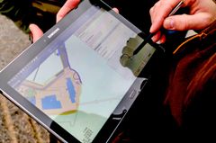 Geodata blir stadig viktigere for Kystverket. Bildet viser "strandappen", som brukes til datainnsamling i felt, for eksempel for å registrere oljepåslag på land ved oljevernaksjoner. Foto: Kystverket