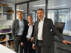 t.v Salgssjef for storkundeavdeling i Konica Minolta, Thomas Kristiansen sammen med Leder for Operativ service i Konica Minolta, Therese Holm Braathen og IT-direktør i Advokatfirmaet Wiersholm, Navid Behrouz på printsenteret til Wiersholm på Aker Brygge.