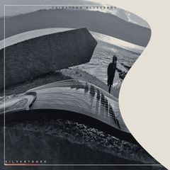 Chinatown Bluesband sitt album Silvertones består av et utvalg coverlåter som under HP Gundersen, Nora Yueyue Zheng og flere får en ny glød.