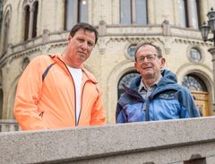ETTERLYSER HANDLING: Idrettspresident Tom Tvedt (t.v) og styreleder i Norsk Friluftsliv, Erling Lae, etterlyser politisk vilje til å ta tak i problemet med økende passivitet og fysisk inaktivitet i Norge. Foto: Johnny Vaet Nordskog