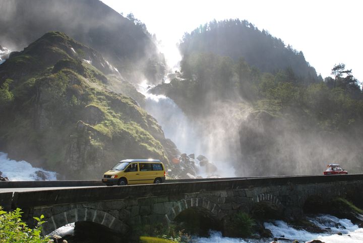 Låtefossen sør for Odda er en turistmagnet i det sørlige Hardanger. Foto: Hege Lysholm, Statens vegvesen