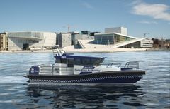 Hybrid havneoppsynsbåt. Den nye oppsynsbåten er banebrytende og utviklet som en av de første i sitt slag med miljøvennlig hybridteknologi som kombinerer batteri og motor. 3 D montasje Marine Partner