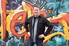Henrik Fladseth (33) klar for TV 2 og egen humorserie i høst 2023. Foto: Nora Vinje/TV 2