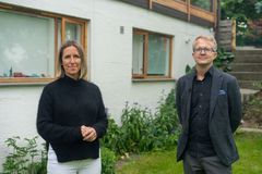 Skaderforebygger Therese Nielsen i Fremtind, og landskapsarkitekt Andreas Nypan i Asplan Viak har gode råd til deg som skal jobbe i hagen i sommer. Foto: Fremtind.