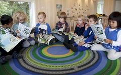 Femåringene i Hellerud barnehage har lært om kildesortering med Albert Åberg