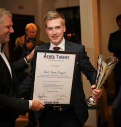 Eirik Kvaran Bongard mottar prisen som Årets Talent