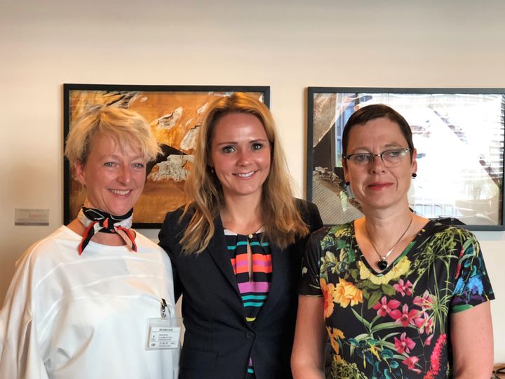 Elisabeth Lier Haugseth, direktør i Forbrukertilsynet, barne- og likestillingsminister Linda Hofstad Helleland og Mari Velsand, direktør i Medietilsynet