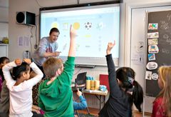 Lærerstudenter i praksis på Sagdalen skole på Strømmen. Foto: Yina Chan/OsloMet
