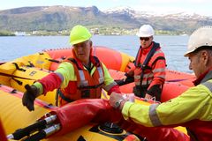 Utstyr klargjøres med Svalbard som mål.