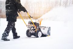 POPULÆRT MED SNØFRESER: Snøfreser er det mest populære søkeordet på FINN torget så langt i 2018, med over én million søk. Foto: Shutterstock.