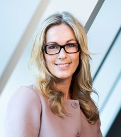 - Lefdal Mine Datacenter er et fremragende eksempel på at høyteknologi-kompetansen vi besitter er i verdensklasse, sier administrerende  direktør i Innovasjon Norge Anita Krohn Traaseth. Foto: Jo Micheal/ Innovasjon Norge
