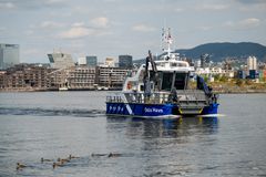 Se Oslos unike miljøbåt. Verdens første elektriske miljøbåt av sitt slag, Pelikan 2 er spesialdesignet for effektiv oppsamling av flytende søppel. Se også hvordan Oslo Havn bruker undervannsdrone for å oppdage søppel i sjøen. Foto H. K. Riise